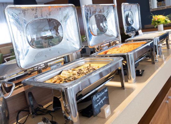 Mittagsbuffet warme Gerichte