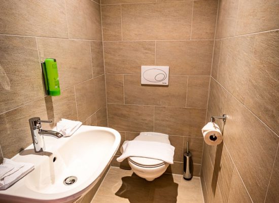 Toilette im Hotelzimmer